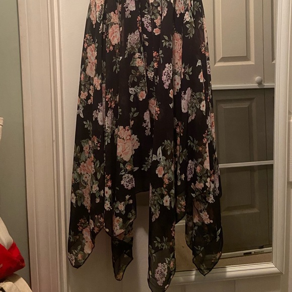 🖤🌺BLACK FLORAL DRESS🌺🖤 - Picture 4 of 5